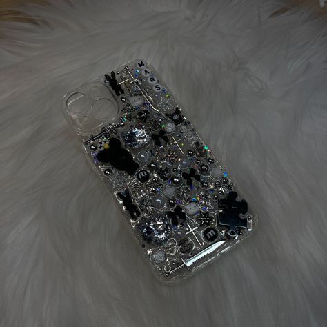 £20 with any design 🫶🏻 #phonecase #junk #hellokitty #hellokittyphonecase #y2k #y2knails #nailsnailsnails #explorepage #nailsofinstagram #junkcases #glitter Bling Phone Cases Diy, Junk Case, Hello Kitty Phone Case, Bling Phone Cases, Diy Aesthetic, Y2k Nails, Phone Ideas, Cool Electronics, Phone Inspiration