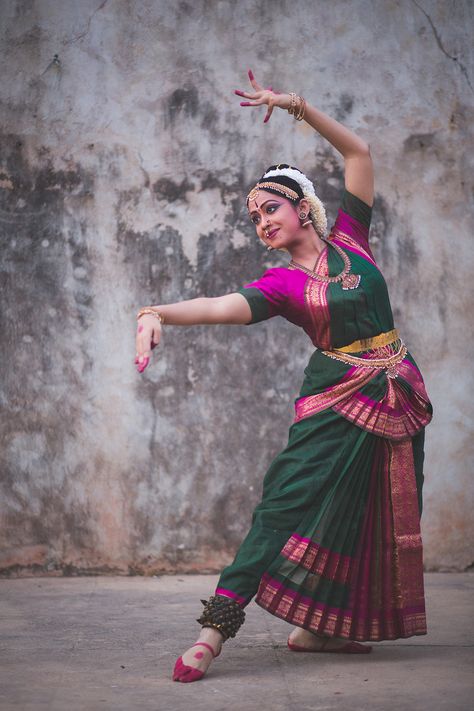 Abhinayam on Behance Bharatanatyam Dress Dance Costumes, Kuchipudi Dance Dress, Bharatanatyam Costume Colors, Bharatnatyam Aesthetic, Kathak Poses, Bharatnatyam Costume, Bharatnatyam Dress, Bharatanatyam Dress, Dance Saree