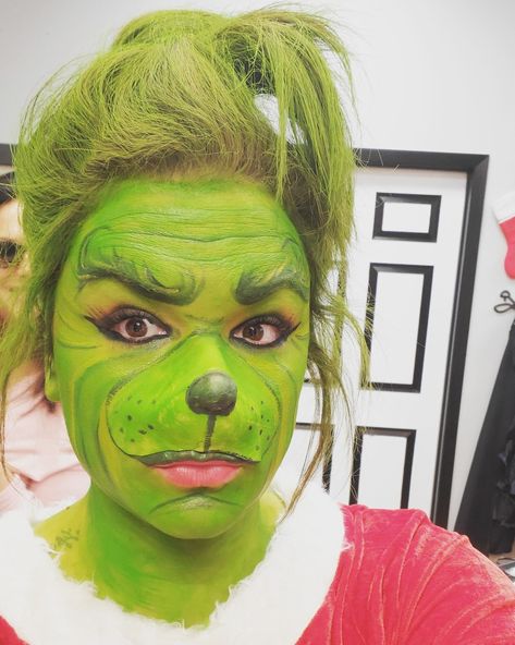 Diy Grinch Face Paint, The Grinch Face Paint, Easy Grinch Makeup, Grinch Face Painting, Grinch Face Paint, Whoville Characters, Whoville Party, Diy Grinch Costume, Grinch Hair