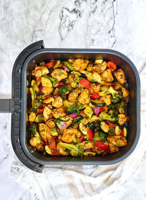 Learn how to make one of the best dinner recipes that's ready in under 30 minutes with our delicious and easy recipe: Healthy Air Fryer Chicken and Veggies! It's quick, easy, and packed with so many flavors that everyone will love.rn Air Fryer Chicken And Veggies, Healthy Air Fryer Chicken, The Best Dinner Recipes, Easy Dinner Options, Healthy Air Fryer, Chicken And Veggies, Healthy Chicken Recipes Easy, Easy Dinner Recipes Crockpot, Best Dinner