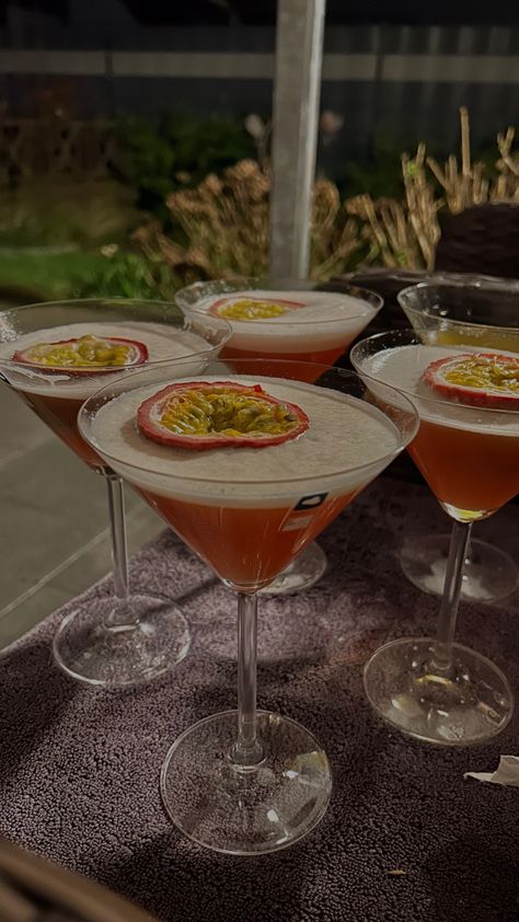 #cocktails #cocktailrecipe #girlsnightout #night #nightlife #ideas #orange #summer #aesthetic #lifestyle Orange Summer Aesthetic, Cocktail Aesthetic, Orange Cocktails, Cocktail Night, Aesthetic Lifestyle, Summer Cocktails, Night Aesthetic, Girls Night Out, Summer Aesthetic