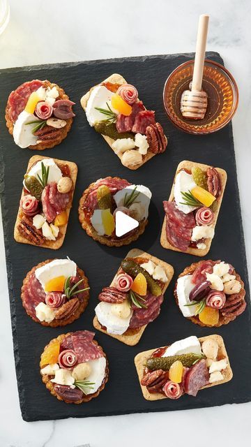 Small Charcuterie Board For 2, Small Cheese Board Ideas, Mini Charcuterie Board Ideas, Small Cheese Platter, Charcuterie Crackers, Cracker Bites, Cheese And Cracker Platter, Ant Bites, Charcuterie Board Meats