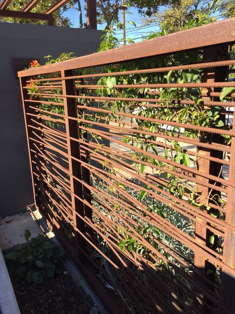 Interesting idea for breaking up a garden space - great colour that changes in different light Rebar Fence Ideas, Rebar Gates, Rebar Fencing, Yoga Yurt, Rebar Fence, Rebar Railing, Backyard Trellis, Garden Dividers, Rustic Fence