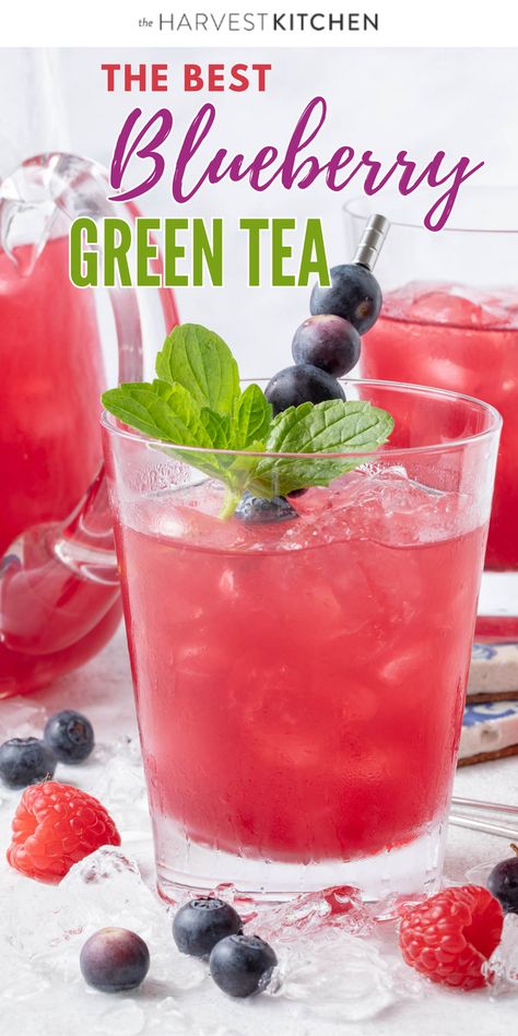 Iced Antioxidant Rich Blueberry Green Tea is a light and refreshing drink that you’ll want to sip on all day long! This easy iced green tea recipe is made with blueberries blended with green tea and sweetened with honey. Iced Green Tea Limeade, Infused Green Tea Recipes, Green Ice Tea Recipe Homemade, Infused Green Tea, Iced Green Tea Recipe Pitcher, Cold Green Tea Drinks, Green Tea Flavors, Iced Green Tea Drinks, Green Tea Infused Water