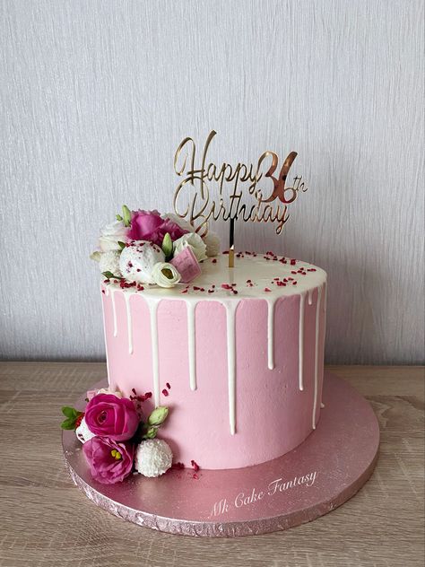 #birthday #cake #topper #flowers Birthday Cake Real Flowers, Birthday Cake With Real Flowers, Cake With Real Flowers, Cake Topper Flowers, Birthday Cale, Flower Topper, Halloween Birthday Cakes, Halloween Birthday, Real Flowers