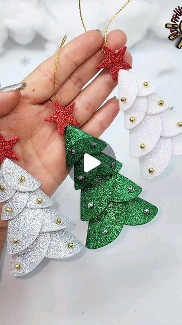 How To Make A Christmas Ornament, Craft For Christmas For Kids, Christmas Crafts Ideas For Kids, Decor For Christmas Ideas, Christmas Decor Ideas Kids, How To Make Christmas Decorations, Christmas Paper Crafts Decoration, Ideas Para Navidad Manualidades Faciles, Ideas Con Goma Eva