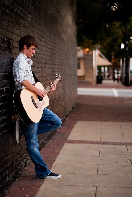 guitar pose-subject in profile against a wall.      love how it looks!!!!<3 Men With Guitar, Guitar Senior Pictures, Senior Portraits Male, Senior Photos Boys, Musician Photography, Male Senior Pictures, Guitar Photos, Guitar Photography, Pose Fotografi