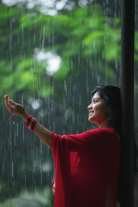 Barish Pics Background, Couple In Rain Photography, Nature Wallpaper For Bedroom, Rain Photography Nature, Barish Pics, Barish Pic, Wallpaper Hd Nature, Bedroom Nature, Room Nature