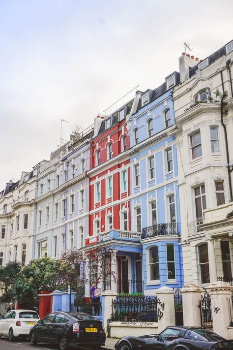 Portobello Road Market, Notting Hill London, Colorful Houses, London Summer, Soho London, Cute Cafe, Book Aesthetics, Row House, Europe Travel Guide