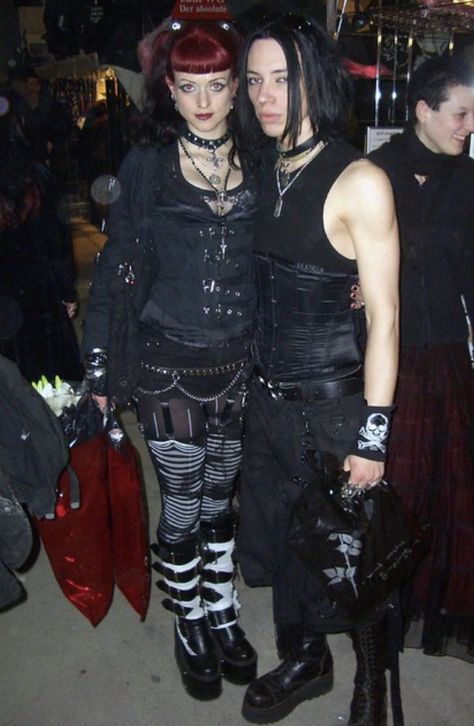 Early 2000s Alt Fashion, Grunge Fashion 90s, Mall Goth 90s, Mall Goth Fashion, Mall Goth Outfits, Mall Rats, 90s Mall Goth, 2000s Goth, Goth Outfit Inspo