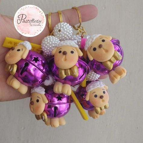 Clay Keychain, Pasta Francesa, Pasta Flexible, Pasta, Novelty Christmas, Christmas Ornaments, Holiday Decor, Christmas