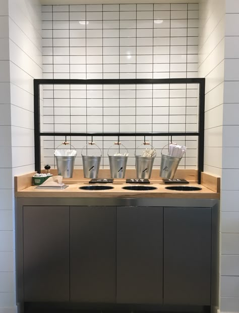 Service Station_Freshii - Langley, BC Like the set up of the garbage keeping the counter clean and having the cutlery hang. Condiment Station Restaurant, Restaurant Coffee Station, Restaurant Trash Station, Counter Service Restaurant Design, Service Station Design, Restaurant Service Station, Service Counter Design, Self Service Bar, Restaurant Counter Design