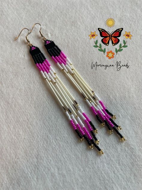 Made with size 10 seed beads, black bugle beads, porcupine quills and are on fish hooks. Approx 5.5 inches long Indigenous made on treaty 1 land. Indeginous Beaded Earrings, Beaded Earrings With Porcupine Quills, Beaded Quill Earrings, Inuit Beading, Porcupine Earrings, Metis Beading, Porcupine Quill Jewelry, Native American Beadwork Earrings, Simple Bead Earrings