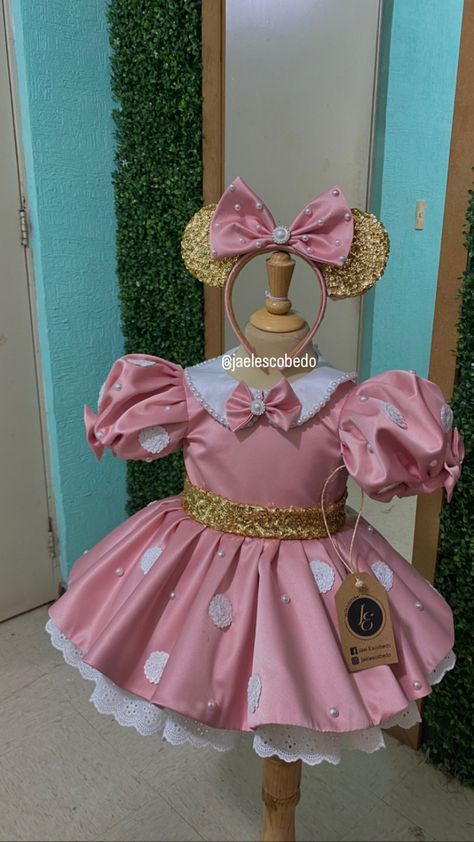 Minnie Mouse Birthday Party Ideas 1st Decoration, Minnie Mouse Birthday Dress, Minnie Mouse Pinata, Minnie Mouse Birthday Theme, Minnie Mouse Birthday Party Ideas, Minnie Mouse Theme Party, Twodles Birthday, Minnie Mouse Birthday Party Decorations, Minnie Mouse First Birthday