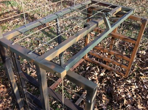 Hog Trap Ideas, Hunting Traps How To Make, Hog Trap, Bull Trap, Pallet Hunting Blind, Hunting Blind Platform, Trap Door, Hunting Tips, Door Sets