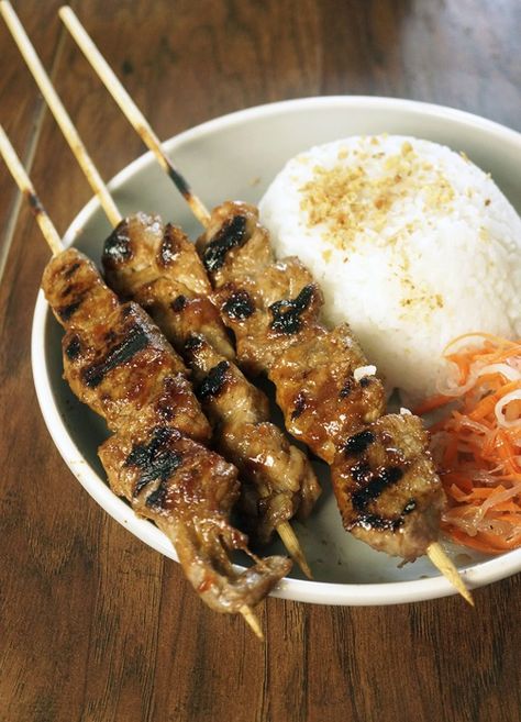 Filipino Style Pork Barbecue Skewered (Air Fryer or Grilled) Filipino Barbecue, Silog Meals, Pork Barbecue, Outdoor Cooking Recipes, Filipino Style, Barbecue Pork, Easy Asian Recipes, Sliced Meat, Barbecue Recipes