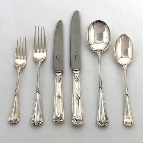 Silver Cutlery Set, Knives And Forks, Hermes Cutlery, Aesthetic Cutlery, Cutlery Table Setting, Fancy Silverware, Marie Schrader, Fancy Cutlery, Fancy Plates