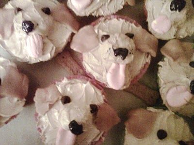 Golden Retriever Cupcakes. I have to make these! Doggie Cupcakes, Cupcake Wars Party, Golden Retriever Birthday, Puppy Birthday Cakes, Puppy Cupcakes, Creative Treats, Tasty Cakes, Dog Cupcakes, Dog Themed Parties