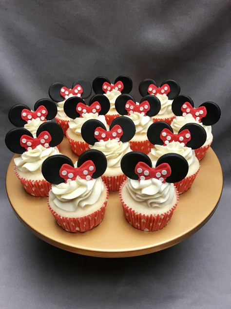 Red And Black Minnie Mouse Cake, Minnie Mouse Cupcake Ideas, Red Minnie Mouse Birthday Party Ideas, Minnie Mouse Birthday Party Ideas Red, Red Minnie Mouse Party Ideas, Red Minnie Mouse Cake, Minnie Mouse Birthday Party Ideas Diy, Minnie Mouse Fondant, Cupcakes Minnie Mouse