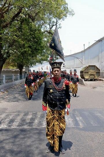 Folklore Stories, Indonesian Heritage, Indonesian Culture, Tempo Doeloe, Pencak Silat, City Photography, Military Uniform, Traditional Clothing, Buddhism