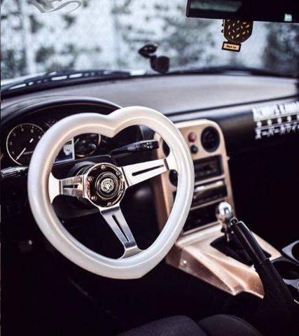 Car Interior Diy, Girly Car Accessories, Car Deco, Cool Car Accessories, Driver License, Girly Car, Cute Car Accessories, Car Mods, Pink Car