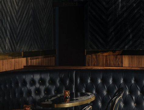 Black Bar Interior Design, Dark Moody Restaurant, Black And Gold Restaurant, Dark Restaurant Interior, Dark Moody Bar, Dark And Moody Bar, Bar Lounge Decor, Black And Gold Bar, Moody Bar