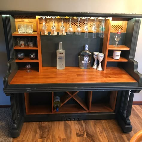 Old Piano Bar Diy, Piano To Bar Diy, Bar Made From Old Piano, Upright Piano Bar Repurposed, Upright Piano Bar, Diy Piano Bar, Piano Into Bar, Repurposed Upright Piano, Piano Upcycle Creative Ideas