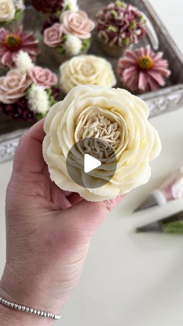 Rachelles on Instagram: "WINTER ROSE  Pipe a wintery rose with me. Inspired by the colours in my garden. This will be teamed with dusky pinks and creamy grasses. Happy Friday. Rachel x  PS. See my Cake School for lots of lovely SLOW tutorials! Link is in my Instagram bio   .  .  . #cakeclassesuk #flowerpiping  #buttercreamrose #rose #buttercreamrose #sugarflair #buttercreamflowers #caketutorials  #cakeclass #cakecourse #caketutorial #cakeinspo #cakesofinsta #cake business #Baking life #cakeworld #cakedecor #bakingclasses #onlinecake #bakersofig #cakeart #supportsmall  #reels #caketutorials #onlinelearning #floralpiping #cupcakequeen #pipingtips #art #likes4likes" Buttercream Rose Cake, My Cake School, How To Pipe Roses, Cupcake Bouquets, Cupcake Queen, Buttercream Roses, Cake Classes, Creative Cupcakes, Baking Classes