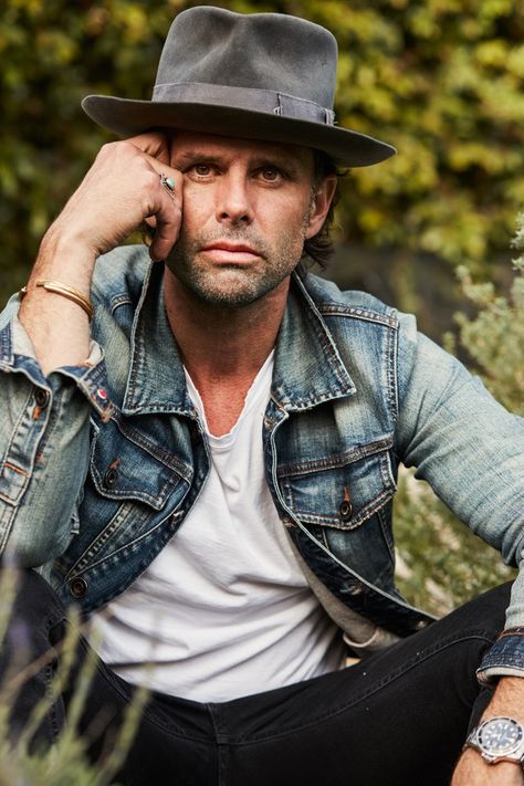 Cooper Howard, Hat Fashion Men, Fedora Hat Outfits, Denim Shirt Outfit, Walton Goggins, Winter Palette, Grandpa Style, Clear Winter, Thriller Novels