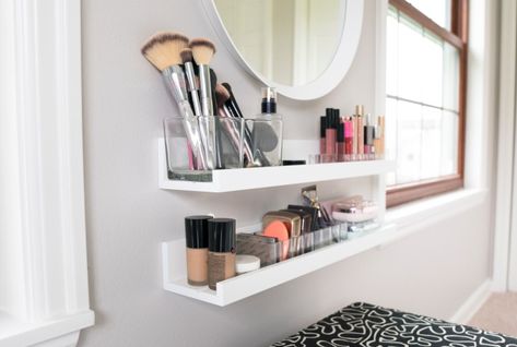 Small Space Makeup Vanity, Makeup Vanity Ideas Bedrooms, Makeup Room Decor Small Spaces, Makeup Vanity Decor, Diy Bedroom Storage, Diy Makeup Vanity, Bedroom Makeup Vanity, Small Space Bedroom, Makeup Room Decor