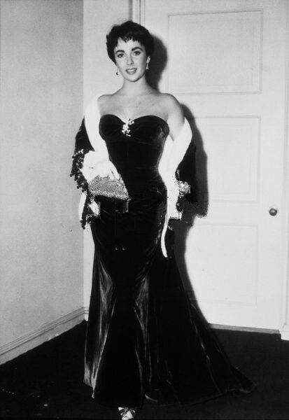 Elizabeth Taylor | Colleen O'Eris | Flickr Old Hollywood Prom, Elizabeth Taylor Style, Edith Head Designs, Helen Rose, Hollywood Vintage, Robes Glamour, Vintage Hollywood Glamour, Hollywood Costume, Hollywood Dress