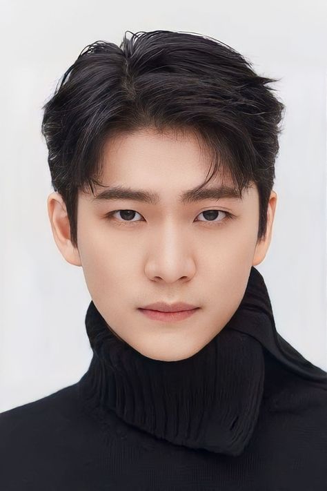 Men Haircut Center Part, Jaw Clip Hairstyles, Clip Hairstyles For Short Hair, Kang Tae Oh, Oppa Korea, Mens Perm, Fashion Show Poster, Hairstyles Bob, Gents Hair Style