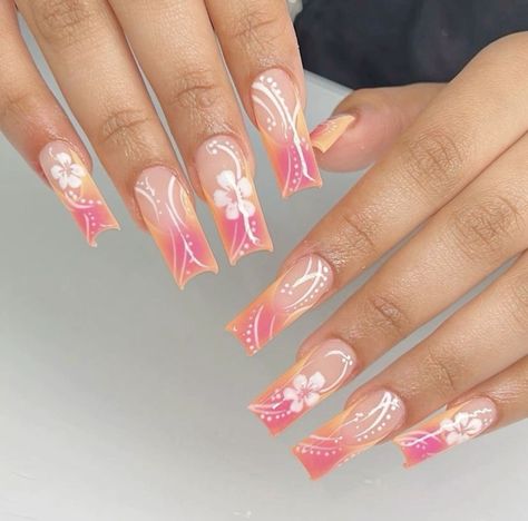 There's a new beauty trend taking over Instagram and it's absolutely stunning. Say hello to "quartz nails". Elegant Nails Coffin, Nude Nails With Black Design, Nude Nails For Brown Skin, Bali Nails, Dominican Nails, Hawaiian Nails, Quartz Nails, Airbrush Nails, Nagel Tips