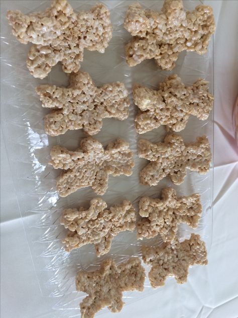 We Can Bearly Wait Rice Krispy Treats, Bear Rice Krispies Treats, Teddy Bear Rice Krispie Treats, Baby Shower Rice Krispie Treats, Smores Ideas, Baby Shower Themes Neutral, Baby Shower Snacks, Classy Baby Shower, Bearly Wait