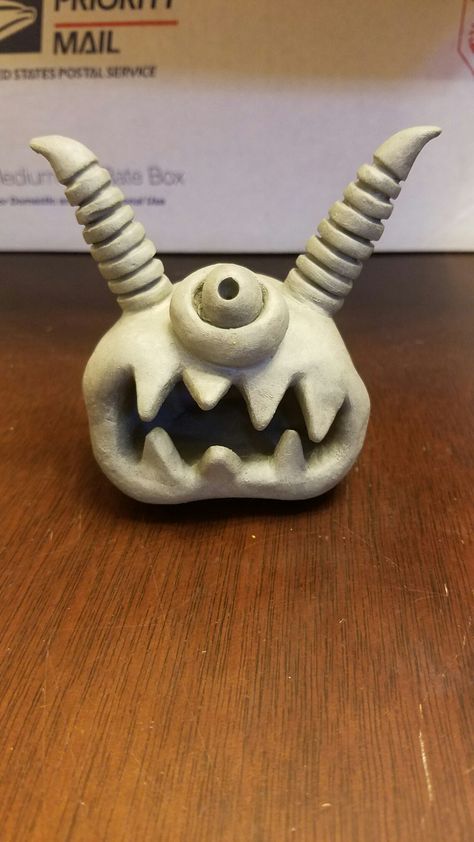 Pinch pot clay monster Monster Pinch Pot Ideas, Ceramic Monsters Pinch Pots, Pinch Pot Monsters Clay, Monster Sculpture Clay, Clay Monster Ideas, Clay Monsters Easy, Clay Gargoyles, Pinch Pot Creatures, Pinch Pot Monsters