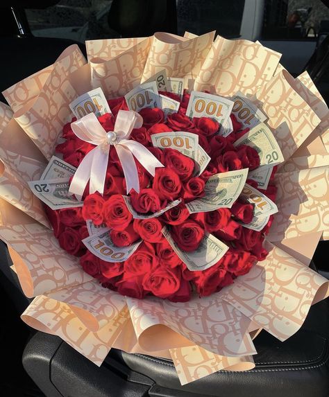 Flowers Bouquet With Money, Kids Meals Ideas, Flower Bouquet Valentines, Money Rose Bouquet, Bouquet Valentines, Roses Bouquet Gift, Rose Romantic, Money Rose, Luxury Flower Bouquets