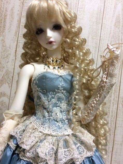 Porcelain Doll Aesthetic, Celebrity Instagram, Doll Plushies, Doll Aesthetic, Fantasy Art Dolls, Paparazzi Photos, Gothic Dolls, Living Dolls, Old Dolls