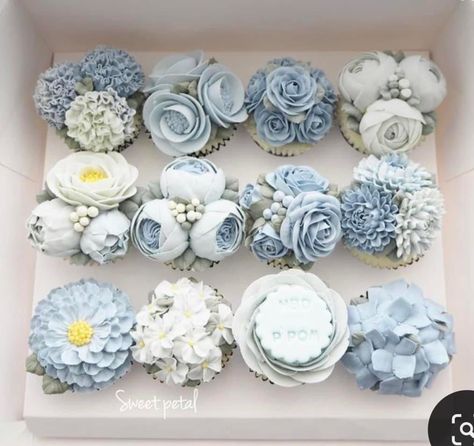 Baby Blue Cupcakes, Cupcakes Baby Shower, Dedication Cake, Cupcake Flower Bouquets, Flower Cupcake, Blue Frosting, 17th Birthday Ideas, Blue Cupcakes, Cupcake Cake Designs