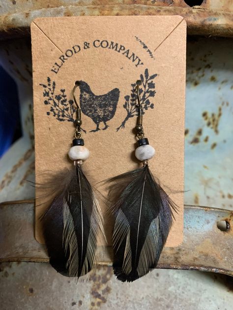 Chicken Feather Earrings. All hypoallergenic metal used. These are handmade, therefore all feathers will not exactly match. Diy Chicken Feather Crafts, Chicken Feather Crafts Ideas, Chicken Feather Crafts, Earrings With Feathers, Feather Earrings Diy, Maximalist Jewelry, Egg Stand, Feather Diy, Chicken Crafts