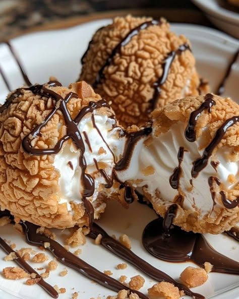 Fried Marshmallow Pie, Deep Fried Desserts Easy, Fried Smores Balls, Deep Fried Marshmallows, Restaurant Desserts Ideas, Hersheys Recipes, Deep Fried Snacks, Smores Recipe, Smores Recipes