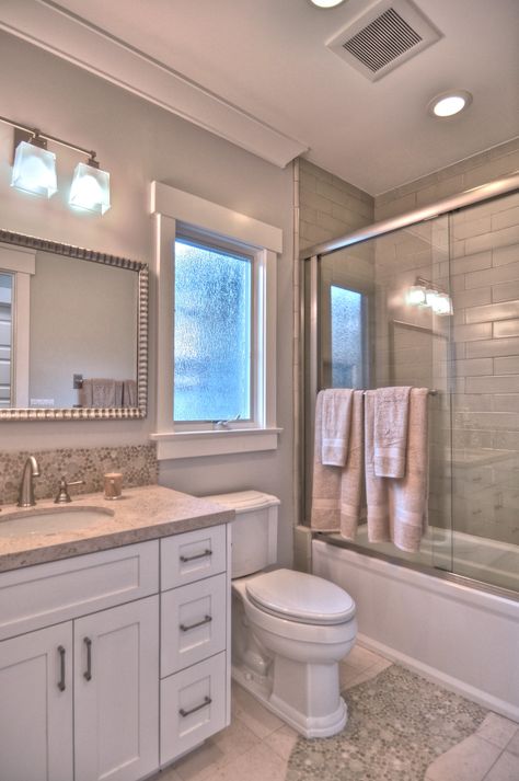 Small Bathroom Remodel With Tubs, Makeover Kamar Mandi, Bathtub Remodel, Bad Inspiration, Crown Moulding, Entertainment Center Decor, Guest Bathrooms, Girls Bathroom, Bathroom Renos