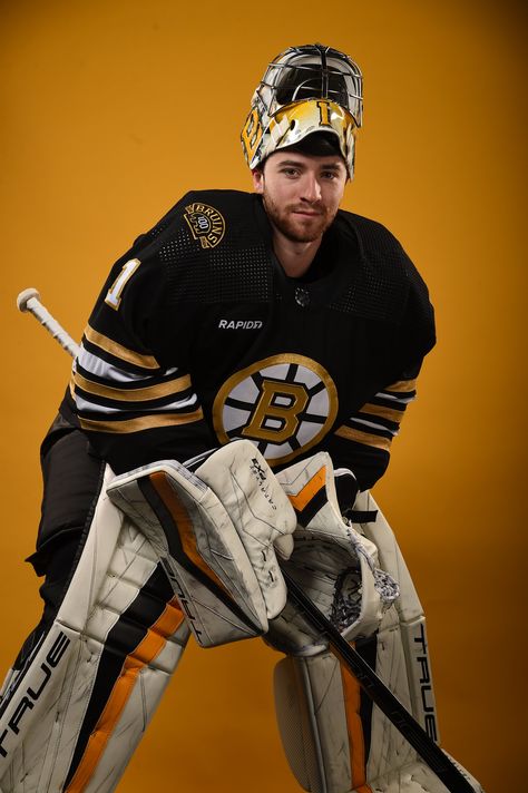 Boston Bruins Wallpaper, Boston Bruins Goalies, Jeremy Swayman, Hockey Drawing, Nhl Wallpaper, Boston Bruins Hockey, Bruins Hockey, Hockey Memes, Browns Fans