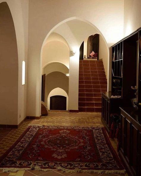 Spanish Style Home Aesthetic, Middle Eastern Style Home, Iranian House Design, Persian House Interior, Arab Style House, Arab House Design, Arab Interior Design, Middle East House, Iranian Home Decor