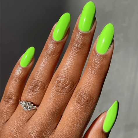 Slime green nails are bold, bright, and beautiful. We've rounded up 11 examples inside. Bright Green Nails, Lime Nails, Lime Green Nails, Neon Nail Designs, Neon Green Nails, Ombre Manicure, Matte Black Nails, Matte Nail Polish, Summer Manicure