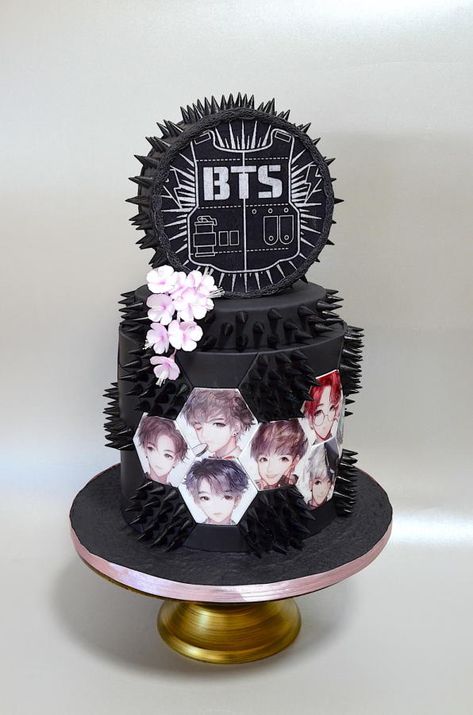 Bts Birthday Cakes, K Pop Birthday Cake Ideas, Jungkook Birthday Cake Ideas, Bts Cake Simple, Bts Cake Birthday Ideas, Kpop Cake, Army Birthday Cakes, Bts Cake, Anime Cake