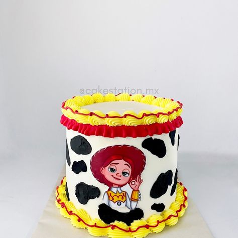 Pastel cake buttercream jessy toy story cow print Toy Story Cake Jessie, Jesse Toy Story Cake, Jessie Birthday Cake, Toy Story Cake For Girl, Jessie Cake Toy Story, Jesse Toy Story Party Ideas, Toy Story Jessie Cake, Jessie Toy Story Cake, Jesse Toy Story