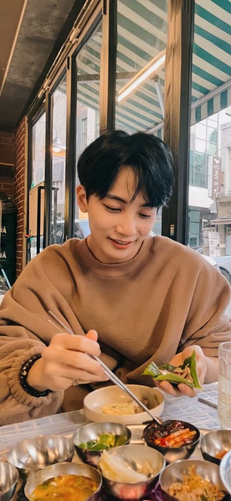 Yoon Jeonghan Boyfriend Material, Jeonghan Boyfriend Material, Jeonghan Boyfriend, Seventeen Jeonghan, Yoon Jeonghan, Boyfriend Wallpaper, Joshua Seventeen, Going Seventeen, Boyfriend Photos