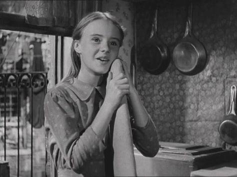 Brooklyn Movie, Peggy Ann Garner, Creative Writing Degree, A Tree Grows In Brooklyn, Good Old Movies, Book Club Recommendations, Elia Kazan, Tree Grows In Brooklyn, In Five Years