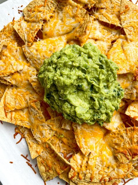 Guacamole Nachos - Crescent Roll Snacks, Avocado Nachos, Nachos Guacamole, Rangoon Dip, Childhood Food, Nachos Ingredients, Wonton Chips, Crab Rangoon Dip, Cheesy Nachos