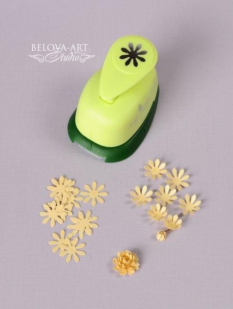 Great for using up your scrap! Paper Punch Art, Card Embellishments, Card Making Tips, Craft Punches, Paper Flowers Craft, Paper Punch, Punch Art, Paper Flowers Diy, Card Tutorials